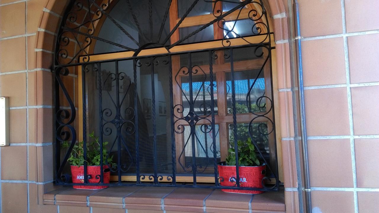 Hostal El Busto Teruel Buitenkant foto